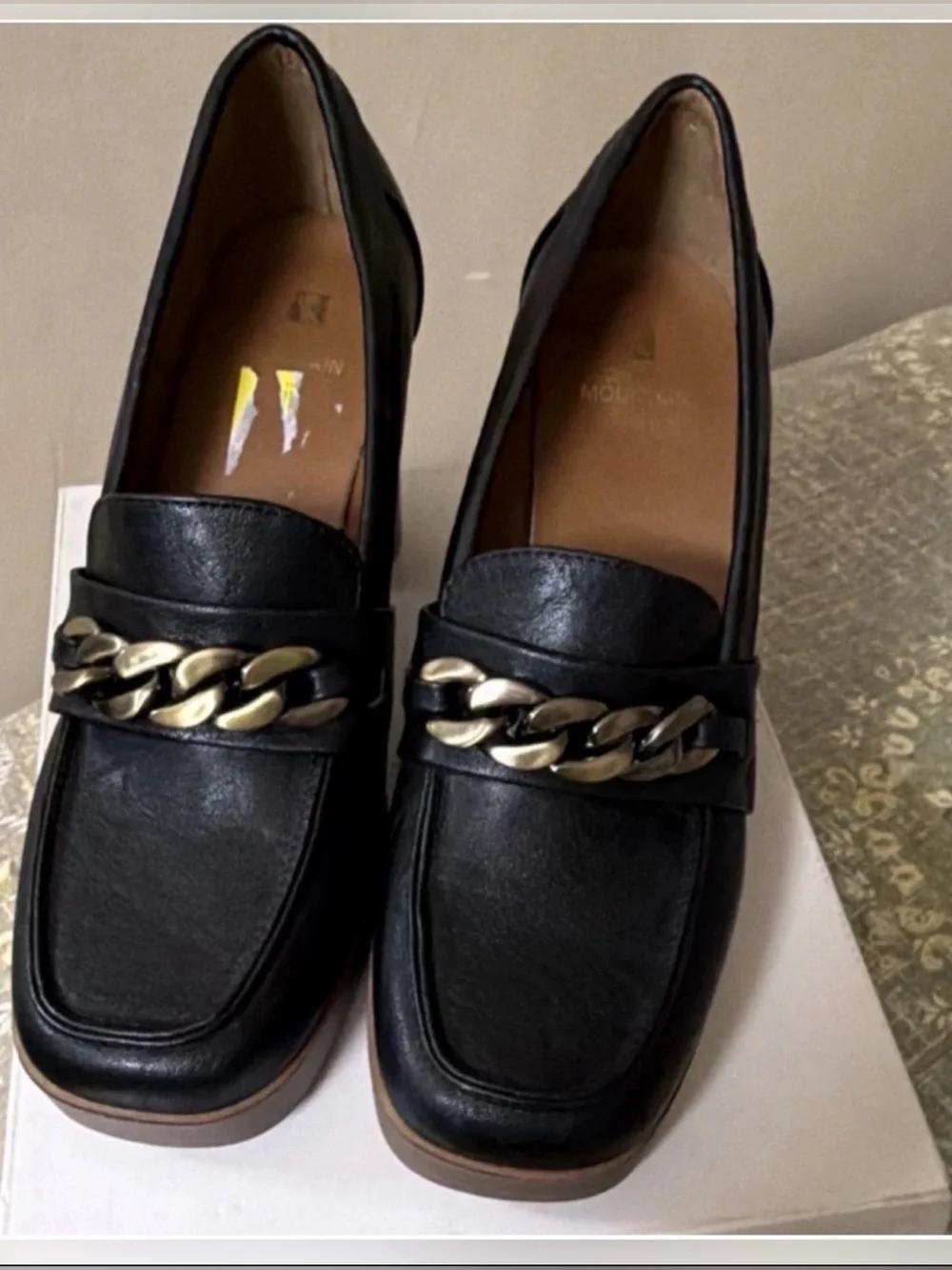 🖤 White Mountain Black Chain Loafers 🖤
